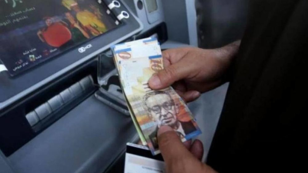 اتحاد المعلمين: صرف رواتب كاملة للأشهر المقبلة