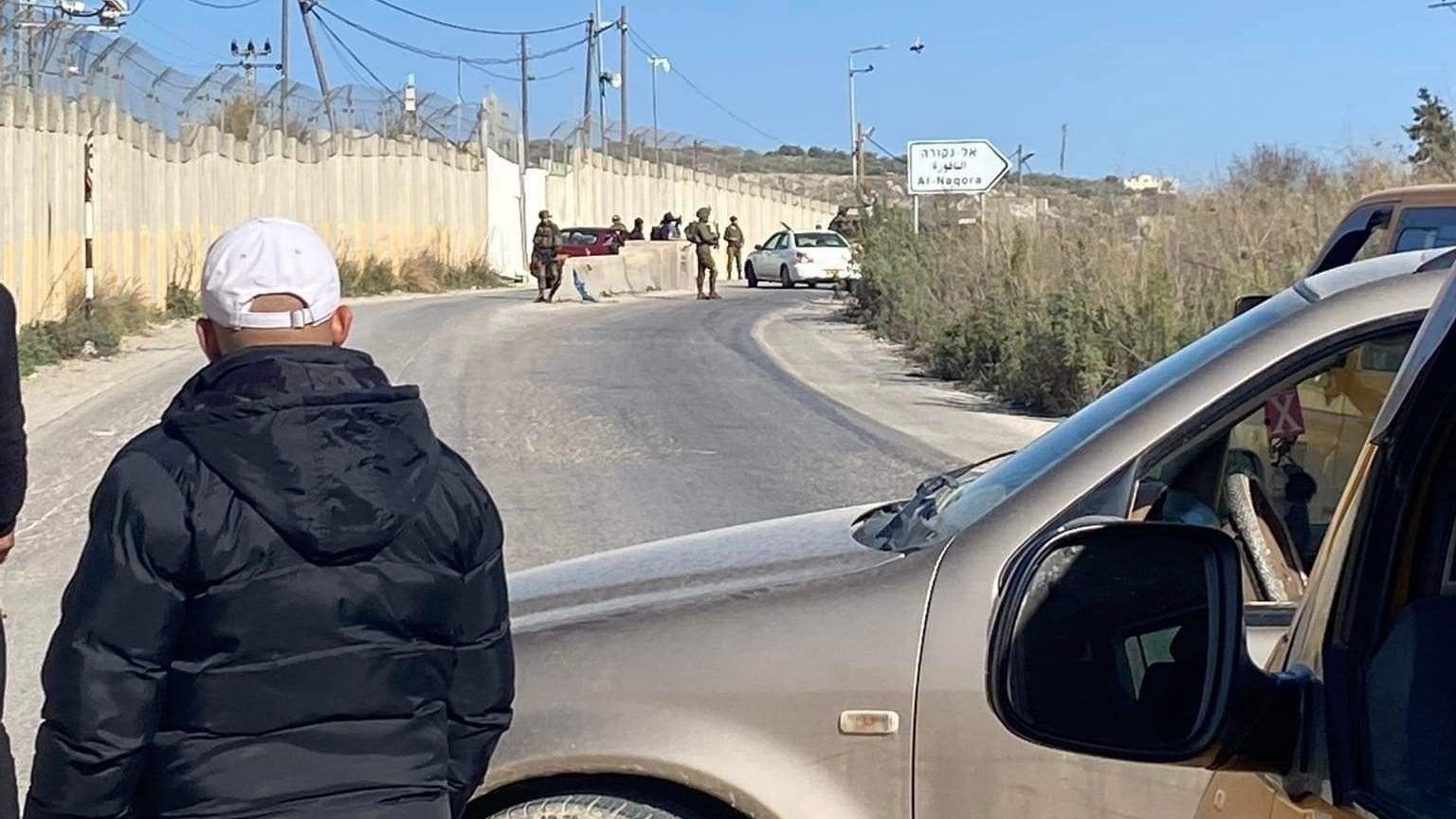 مستوطنون يغلقون طرق