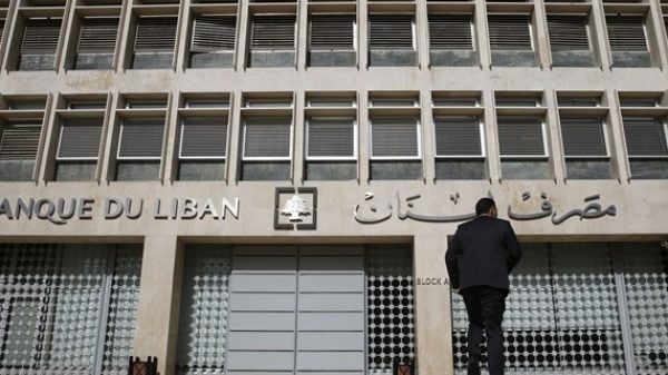 نائب رئيس الحكومة اللبنانية يعلن إفلاس الدولة والمصرف المركزي