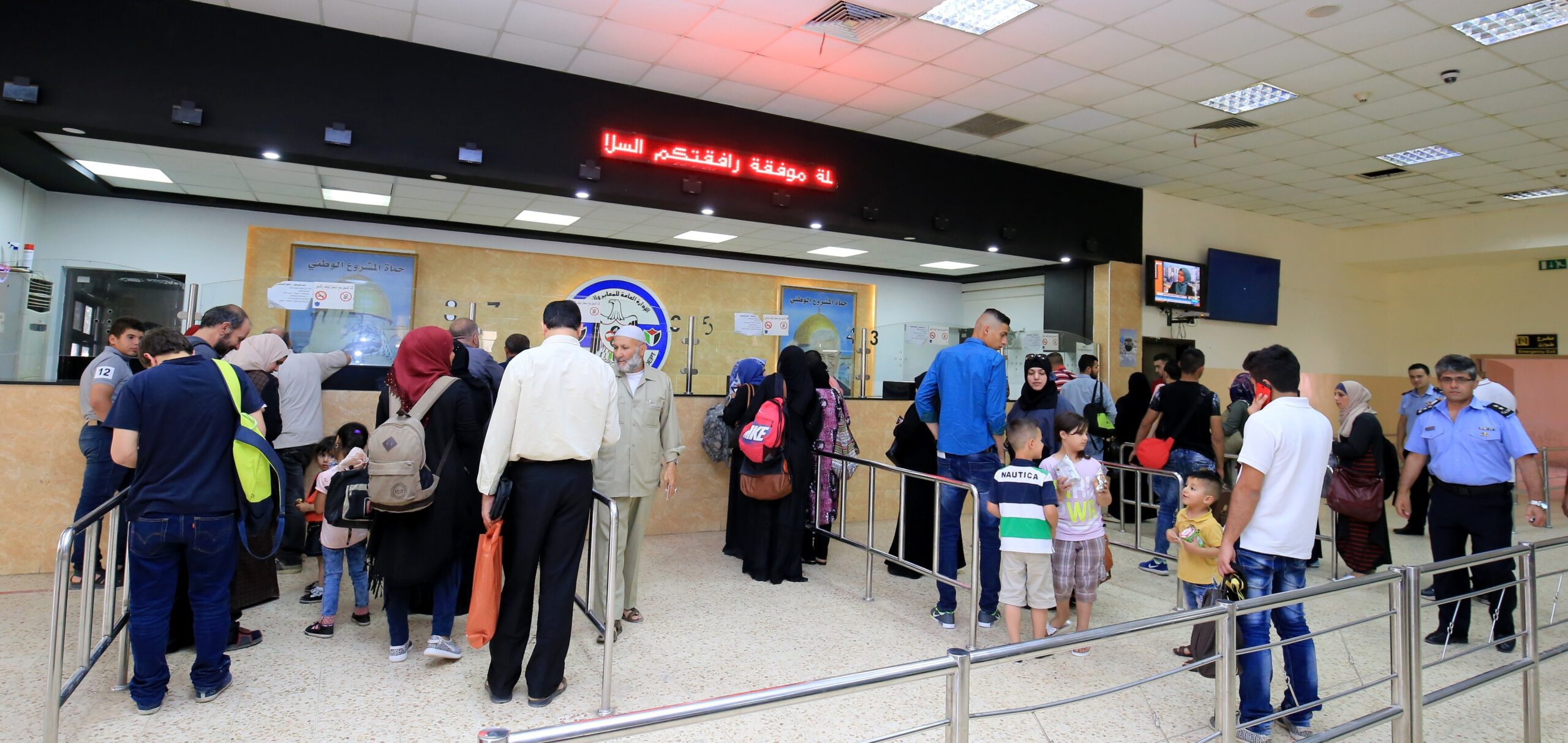 تمديد ساعات عمل معبر الكرامة