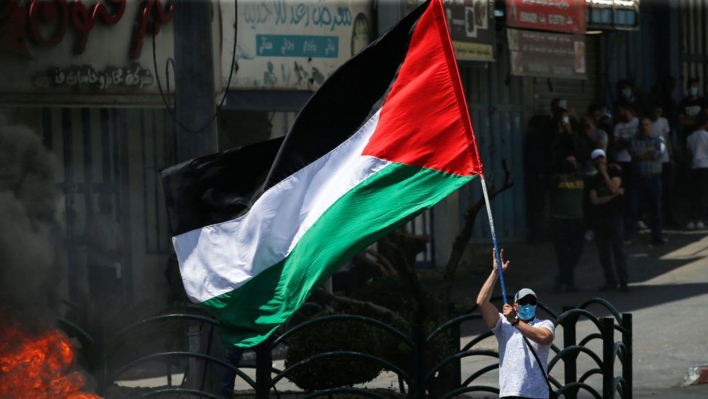 الرد على الاحتلال ومسيرته يكون باستعادة الوحدة وليس بالادانة والاستنكار !!