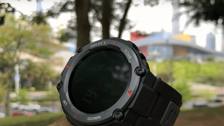 ساعة ذكية بمواصفات مناسبة للتجوالات والمغامرات في الطبيعة