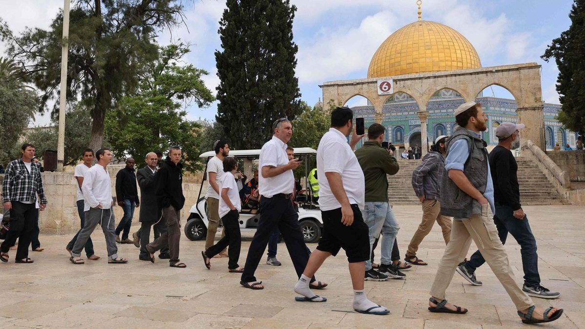 نحو 2000 اقتحموه صباحًا.. المستوطنون يجددون اقتحامهم للأقصى