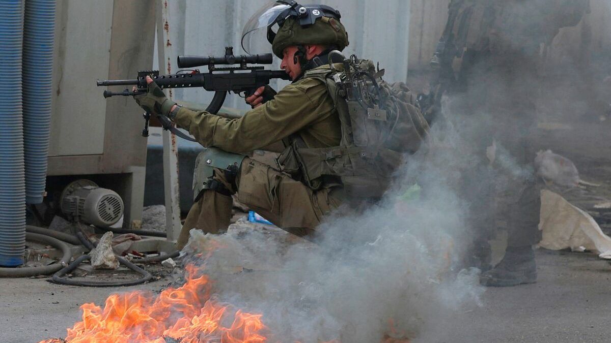 إحداها بالرصاص الحي.. إصابات في مواجهات بالخليل
