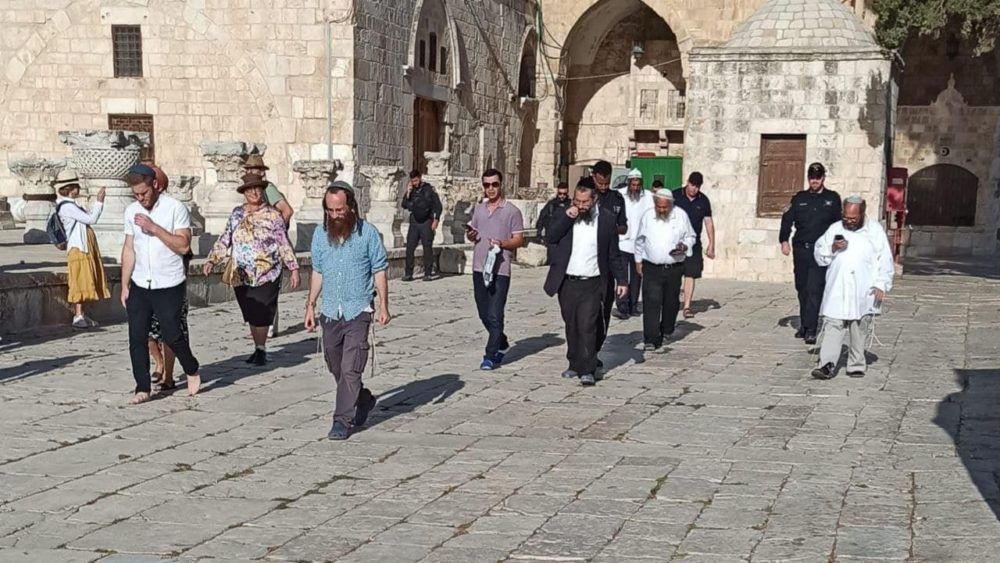 عشرات المستوطنين يقتحمون "الأقصى"