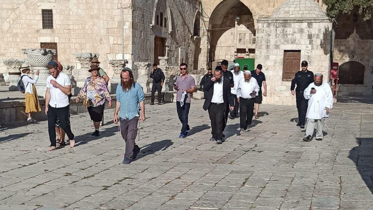 عشرات المستوطنين يقتحمون "الأقصى"