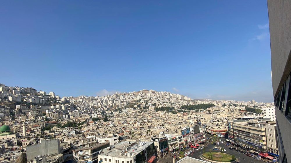 حالة الطقس: انخفاض درجات الحرارة مع بقائها أعلى من معدلها بقليل