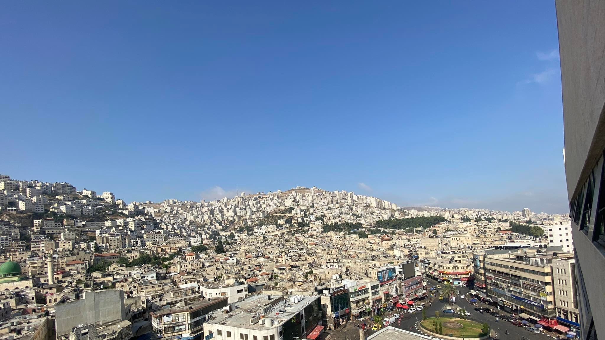 حالة الطقس: انخفاض درجات الحرارة مع بقائها أعلى من معدلها بقليل