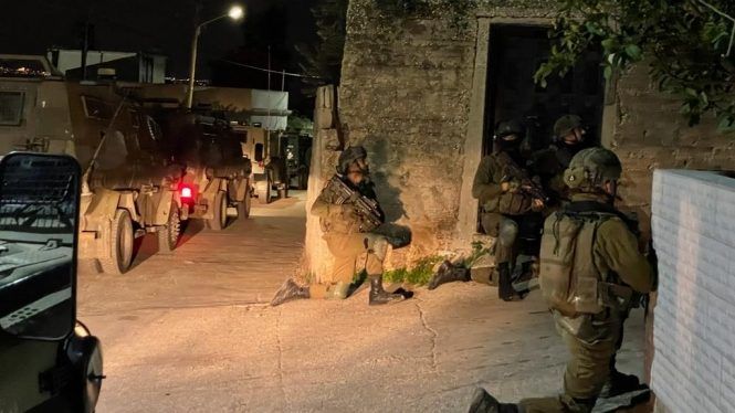 الاحتلال يعتقل مواطنين من نابلس