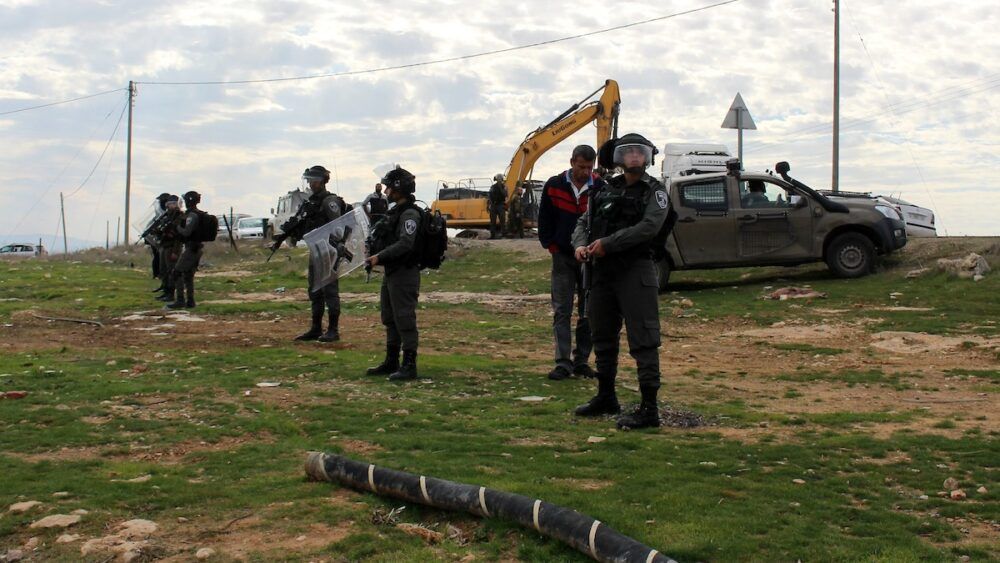 الاحتلال يجرف ويهدم ويزيل ممتلكات بمناطق متفرقة