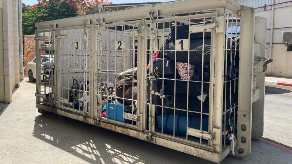 ادارة المعابر: هام بخصوص المفقودات على معبر الكرامة