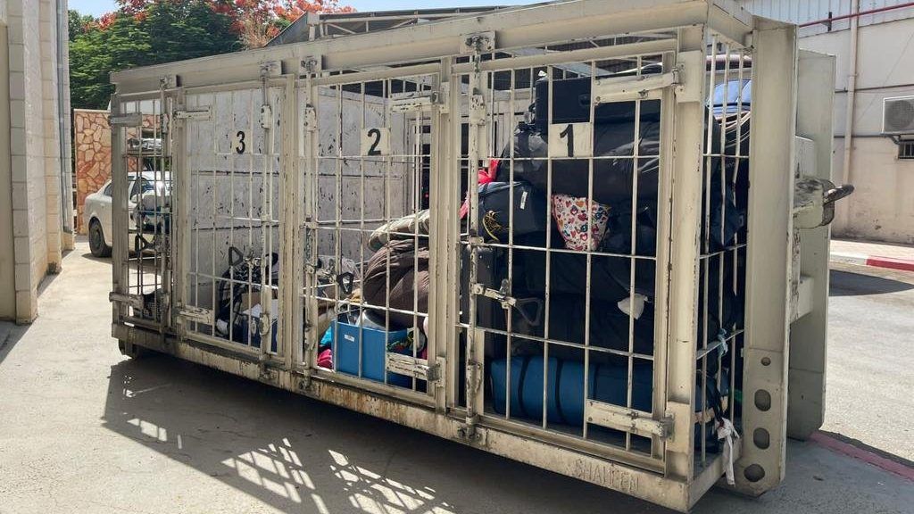 ادارة المعابر: هام بخصوص المفقودات على معبر الكرامة