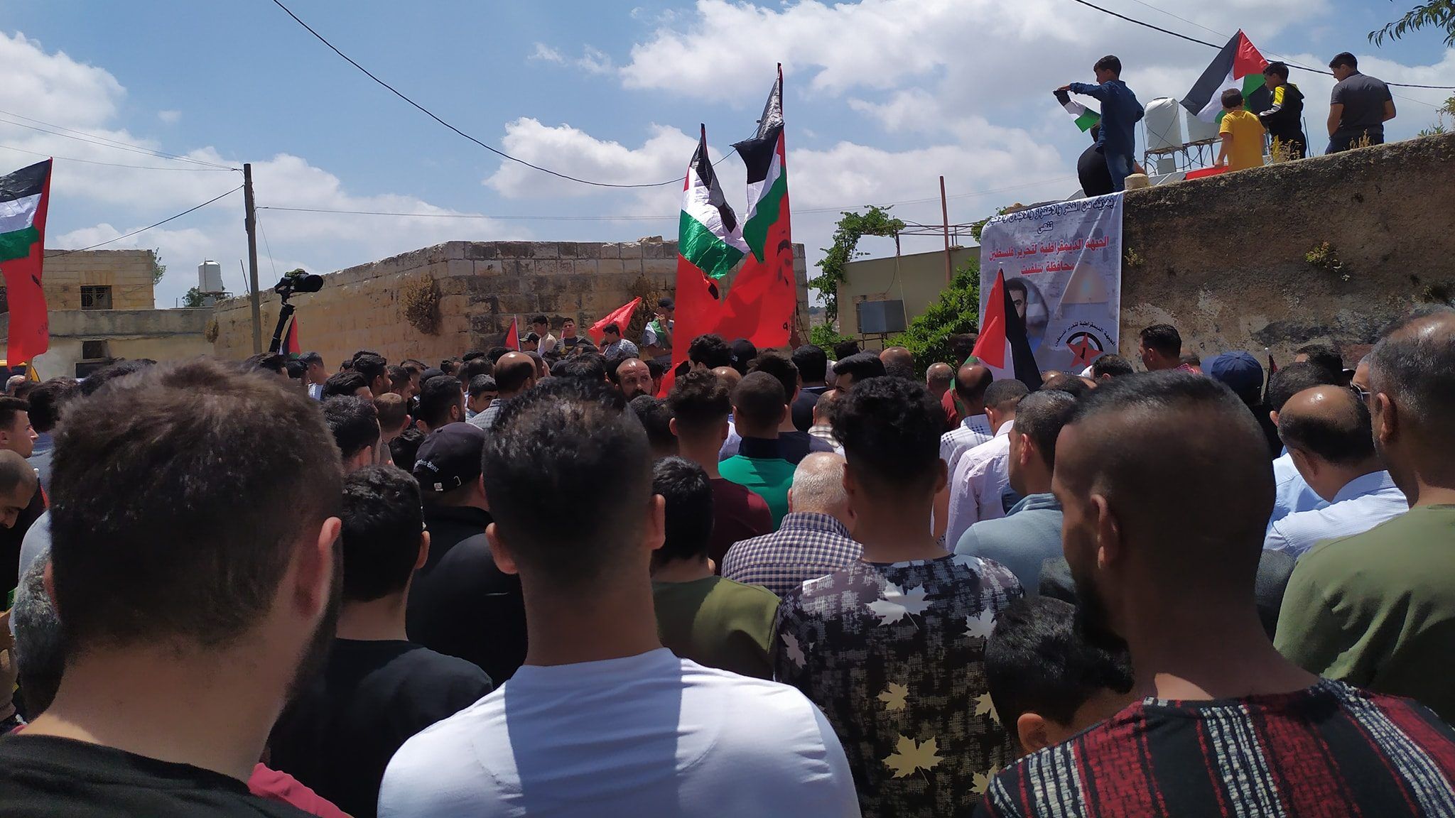 جماهير حاشدة تشيع الشهيد حرب في سلفيت