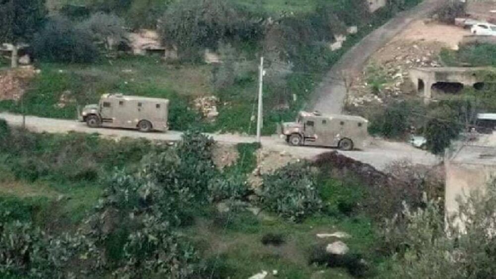 الاحتلال يستولي على مركبة ومبلغ من المال في جماعين