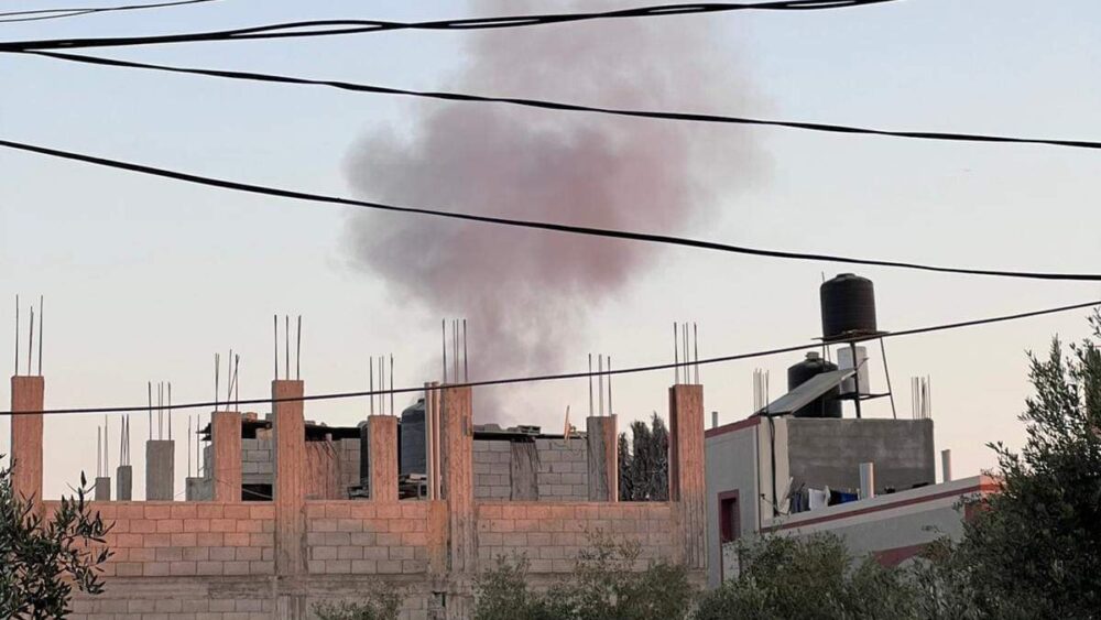 طائرات الاحتلال تقصف موقعين في مدينة غزة ووسط القطاع