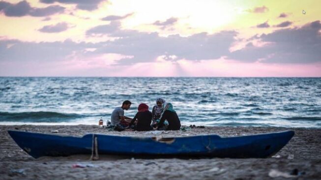 شواطئ القطاع تشهد تحسناً ملحوظا في مستوى جودة مياه الشاطئ وآمنيتها للسباحة