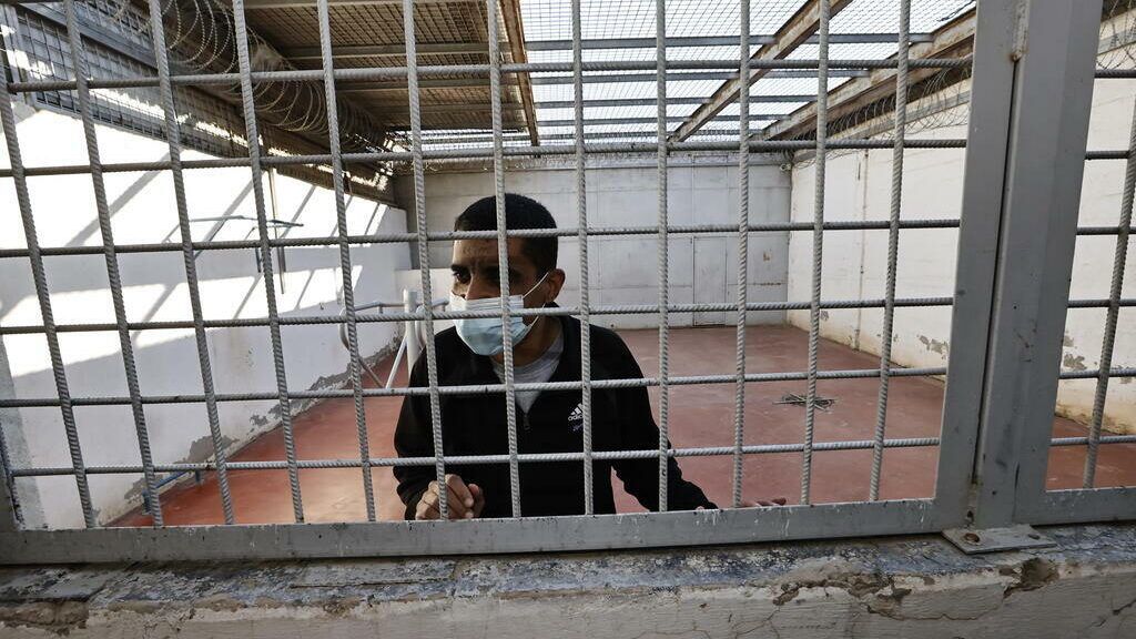 إصابة الأسير زكريا الزبيدي بفيروس كورونا