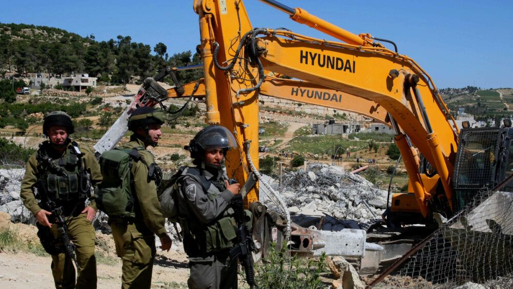 الاحتلال يهدم منشأة زراعية غرب نابلس