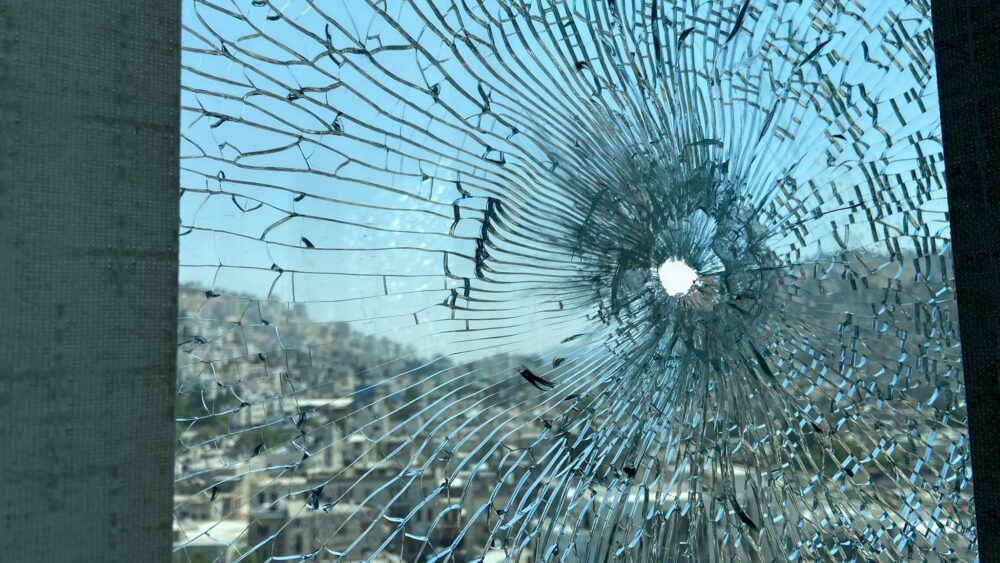 اذاعة شباب اف ام تتعرص لاطلاق النار خلال الاشتباكات مع الاحتلال في نابلس