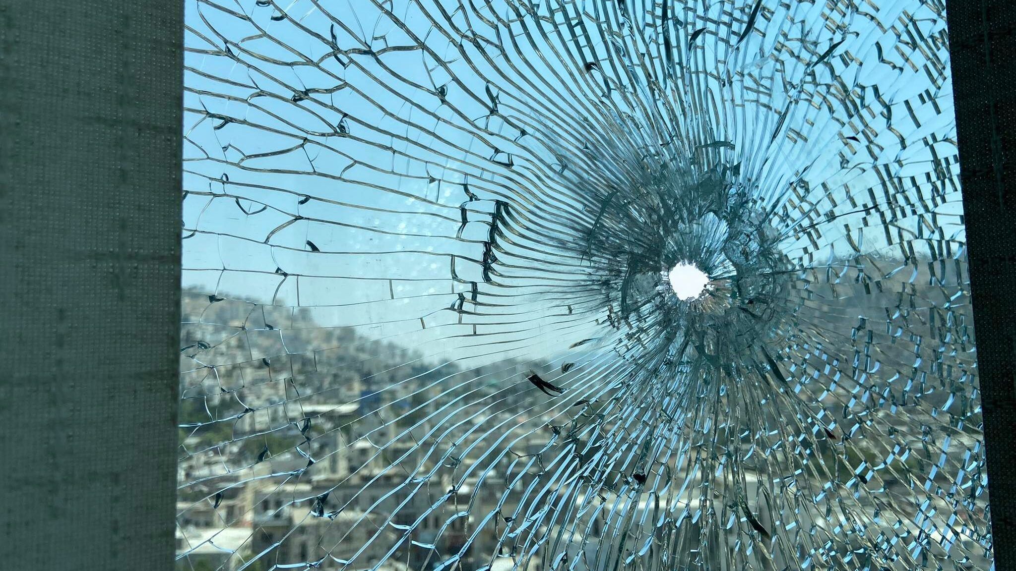 اذاعة شباب اف ام تتعرص لاطلاق النار خلال الاشتباكات مع الاحتلال في نابلس