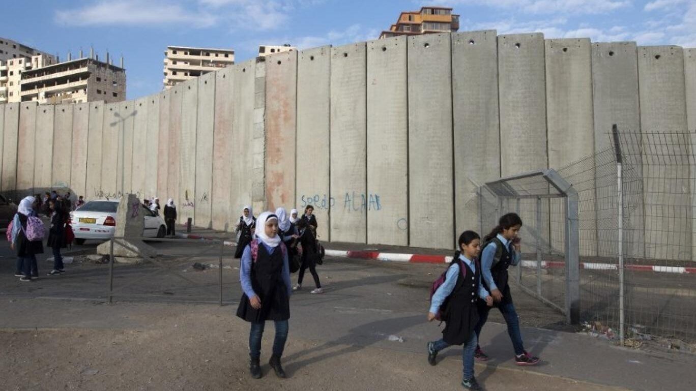 الإفتاء: نحذر من محاولات فرض المنهاج الإسرائيلي على مدارس القدس