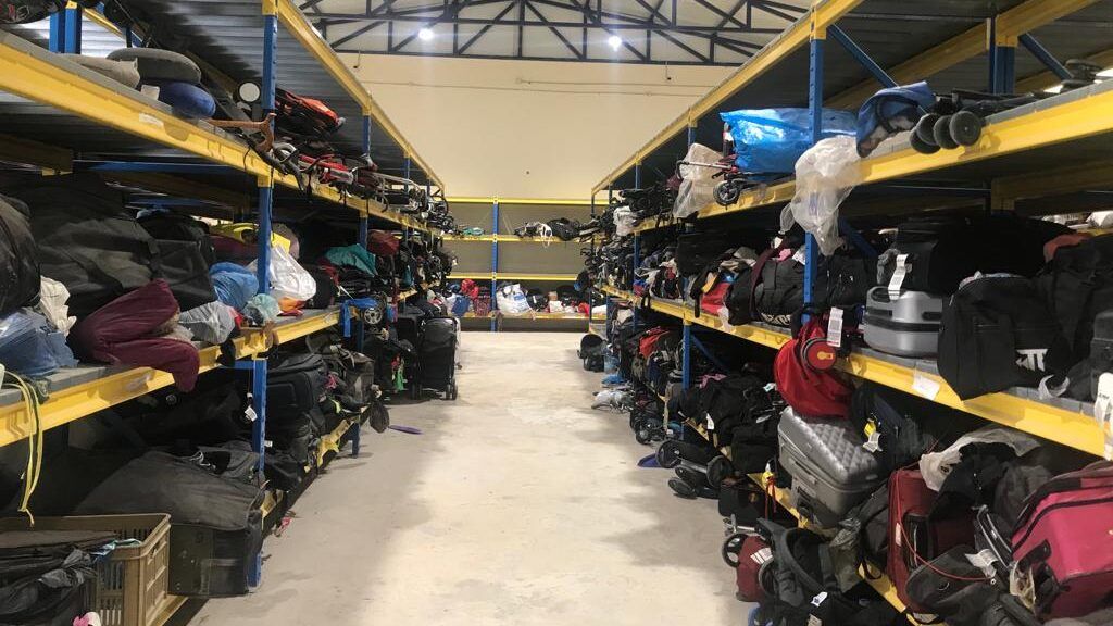 إدارة المعابر: استلام دفعة جديدة من الحقائب المفقودة في معبر الكرامة