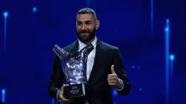 كريم بنزيمة يتوج بجائزة أفضل لاعب في أوروبا