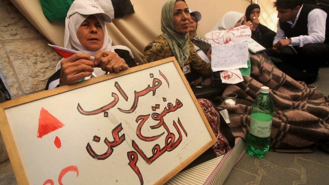 نادي الأسير: 4 معتقلين يواصلون الإضراب عن الطعام