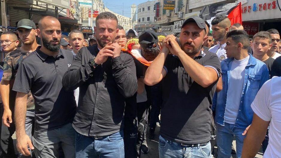 جماهير غفيرة تشيع جثمان الشهيد الكفريني في مخيم جنين