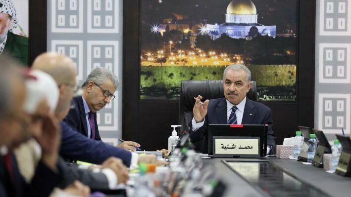 "عدالة" لـ السلطة الفلسطينية: أوقفوا العقود الوهمية واستحداث المزيد من الهيئات