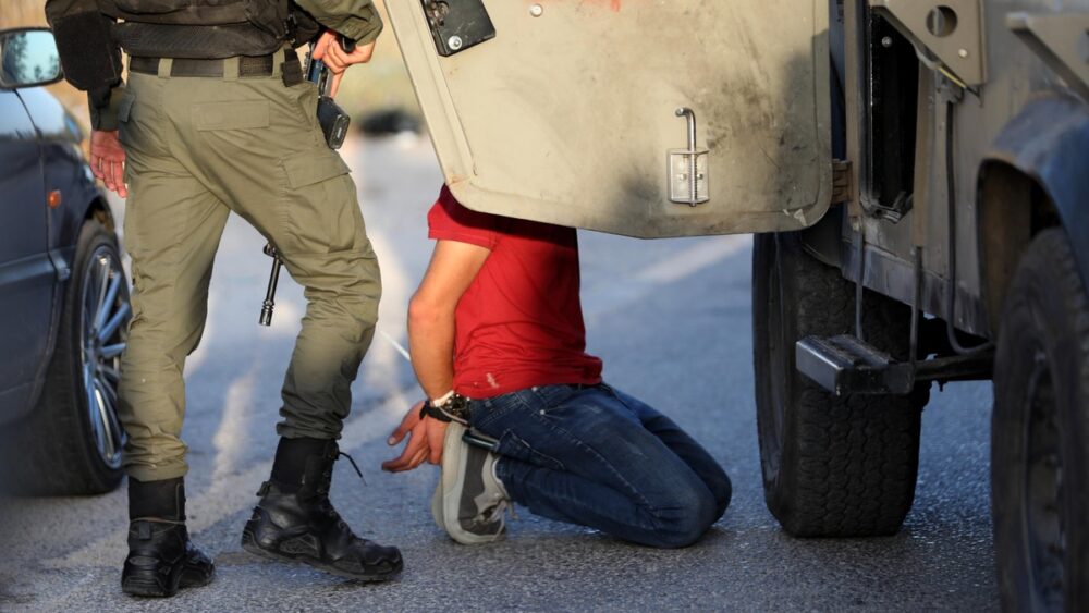 (3873) فلسطينيًا اعتقلوا خلال النصف الأول من العام 2022