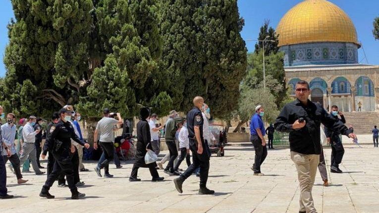 عشرات المستوطنين يقتحمون المسجد الأقصى