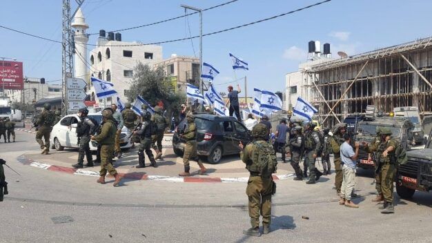 إصابة 3 مواطنين في اعتداء للمستوطنين على حوارة