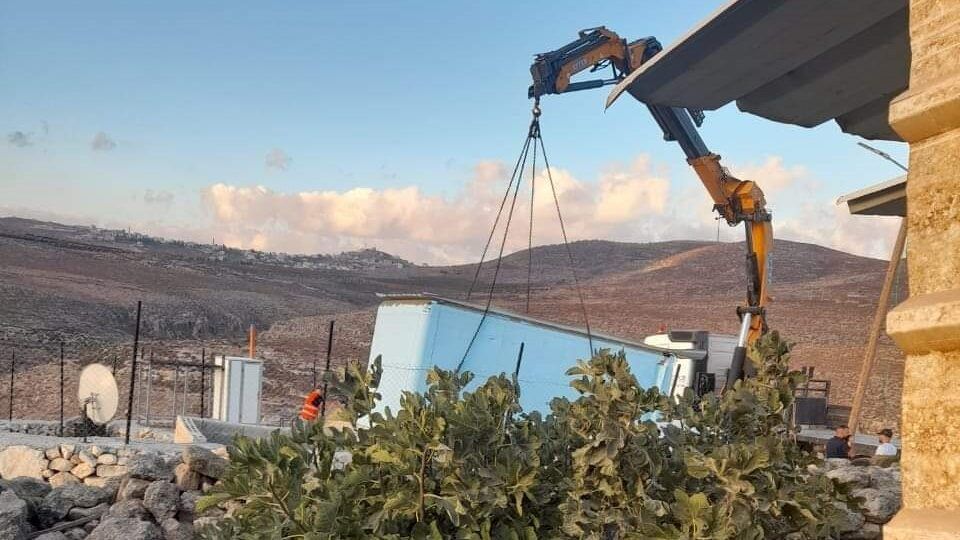 الاحتلال يستولي على "بيت متنقل" جنوب نابلس
