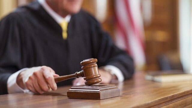 السجن 15 عاما وغرامة مالية لمدان ببيع مخدرات ومؤثرات عقلية