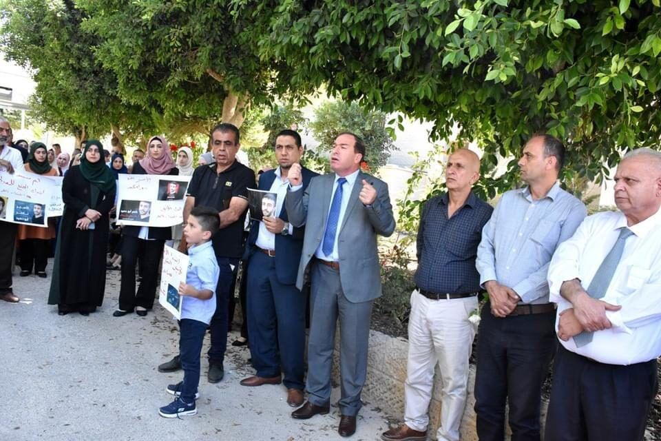 وقفة دعم وإسناد للأسير المريض ناصر أبو حميد في سلفيت