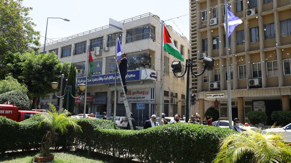 بلدية نابلس تعلق الدوام وتبقي فرق الطوارئ على رأس عملها