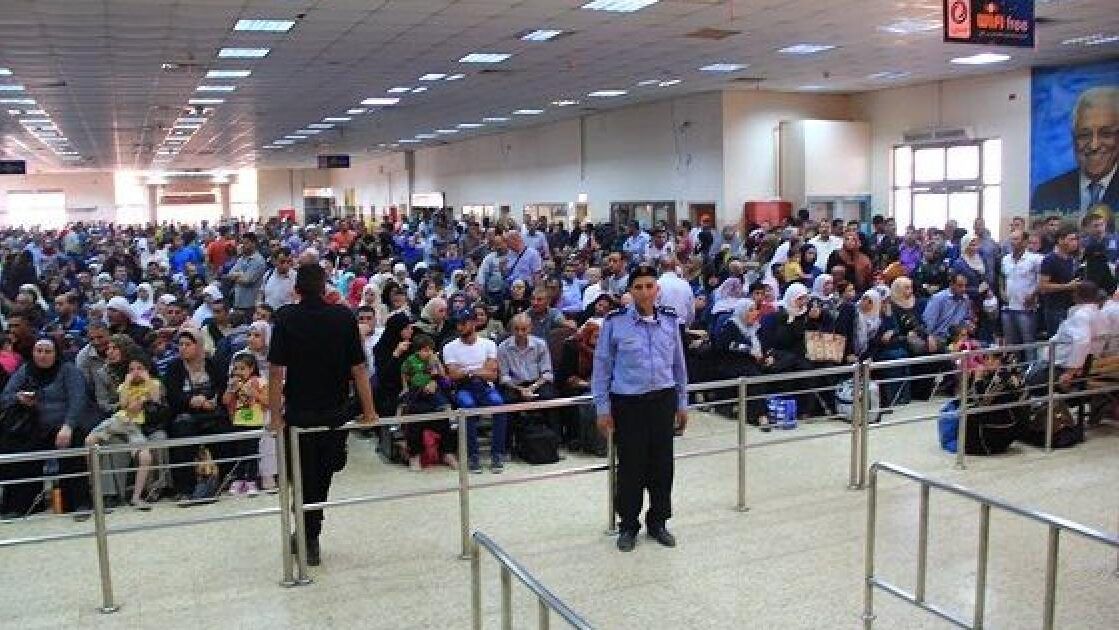 36 ألف مسافر تنقلوا عبر معبر الكرامة وتوقيف 135 مطلوبا الأسبوع الماضي