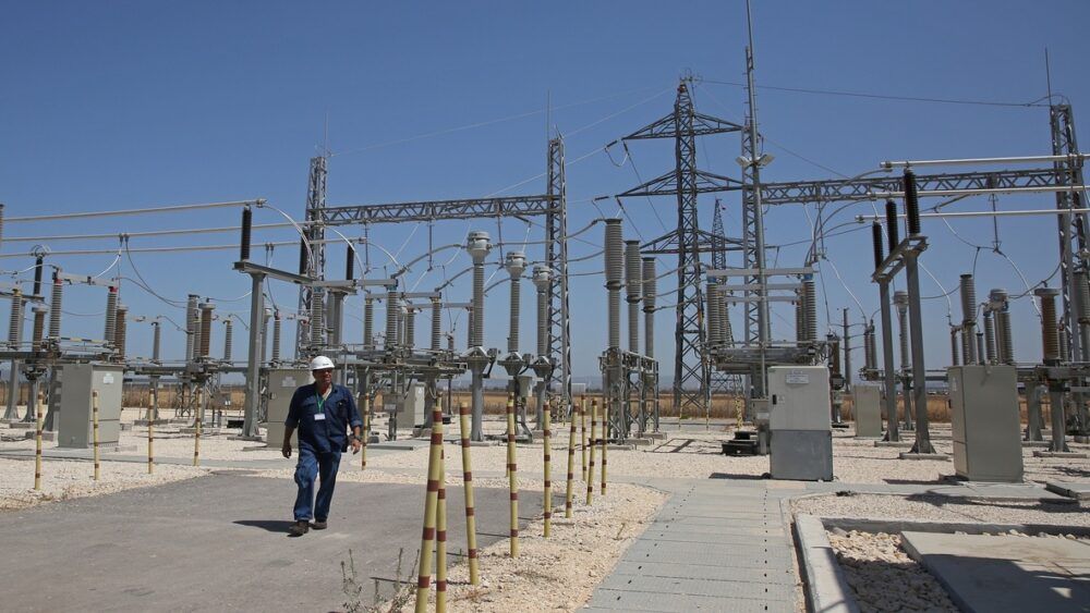 محافظ طولكرم: مقترح بإنشاء شركة لتخفيف أزمة الكهرباء