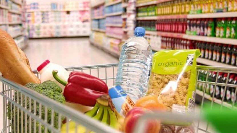 إحالة 8 مخالفين للنيابة لعدم التزامهم بالأسعار المحددة