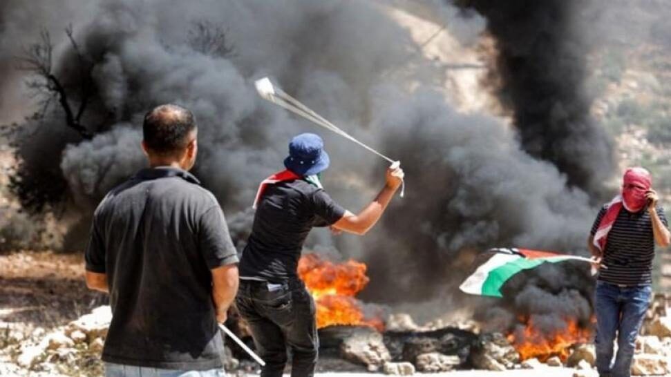 إصابات بالرصاص المعدني و"الاختناق" خلال مواجهات مع الاحتلال