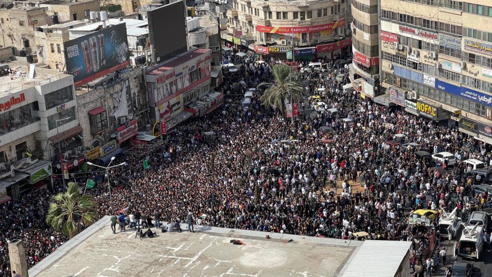 عشرات الآلاف يشيّعون في موكب مهيب شبان نابلس الخمسة