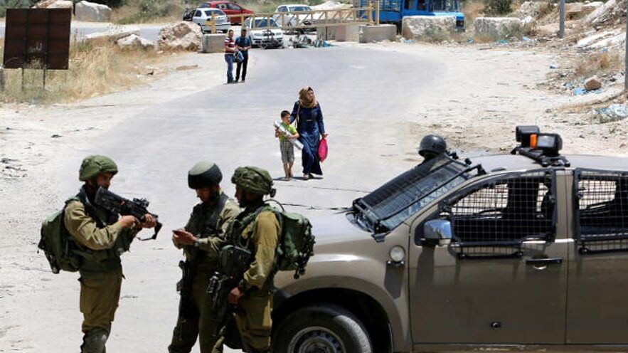 الاحتلال يغلق كافة مداخل الخليل