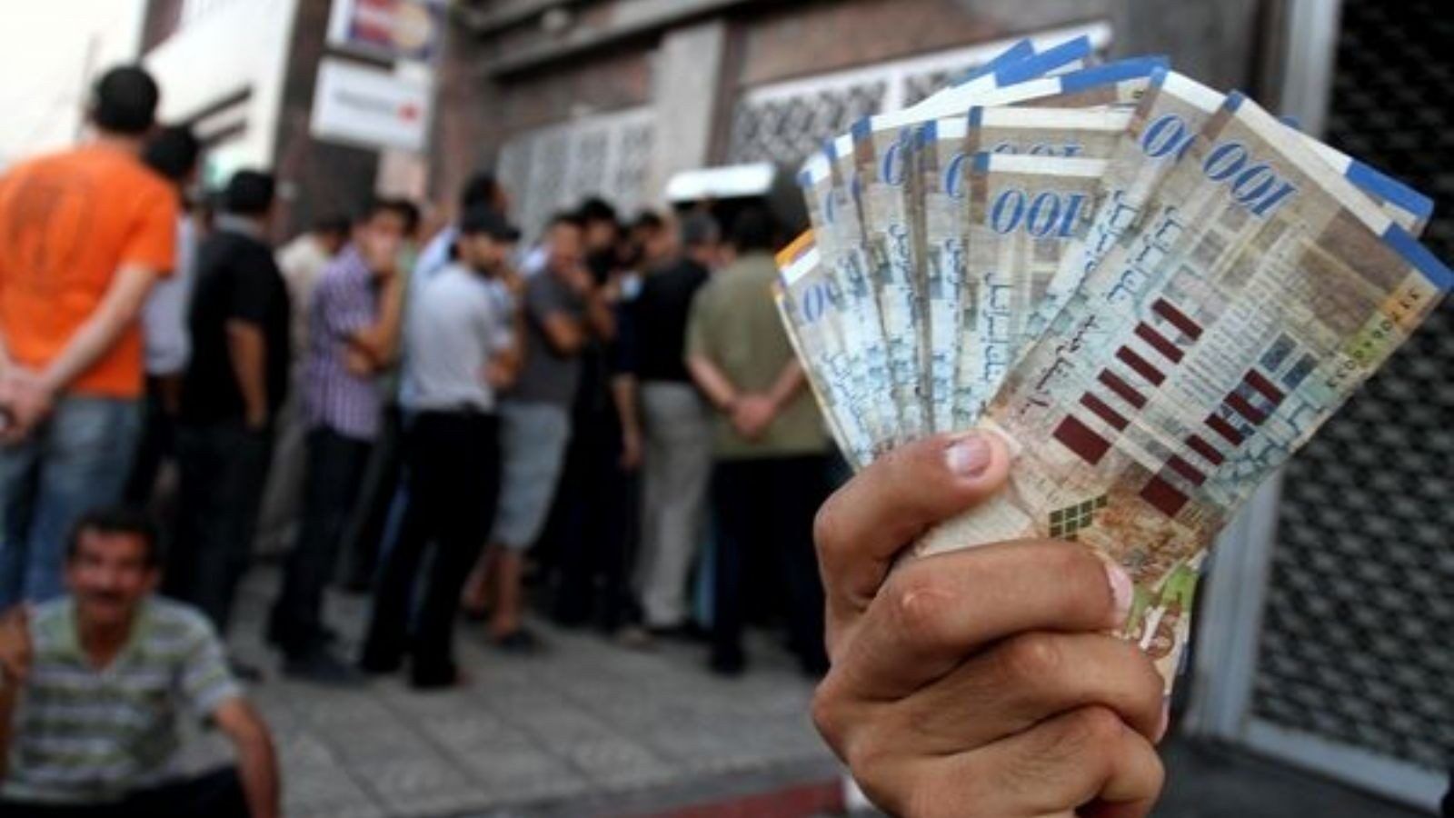 رواتب الموظفين عن شهر أيلول غدا الاربعاء