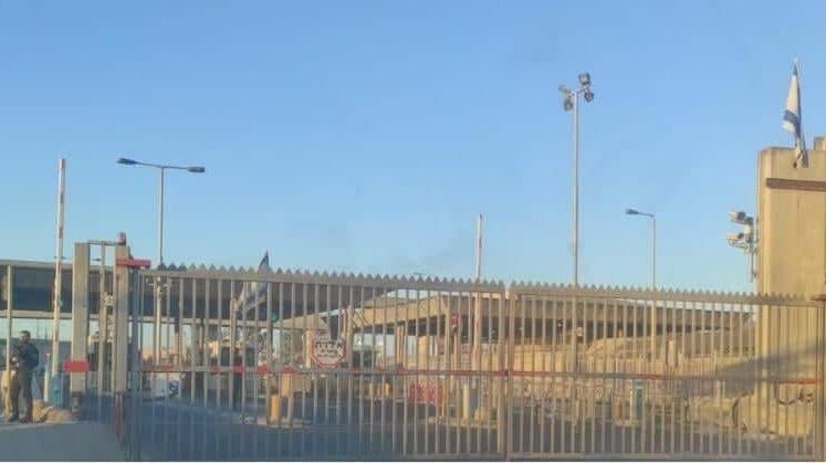 الاحتلال يغلق حاجز قلنديا العسكري