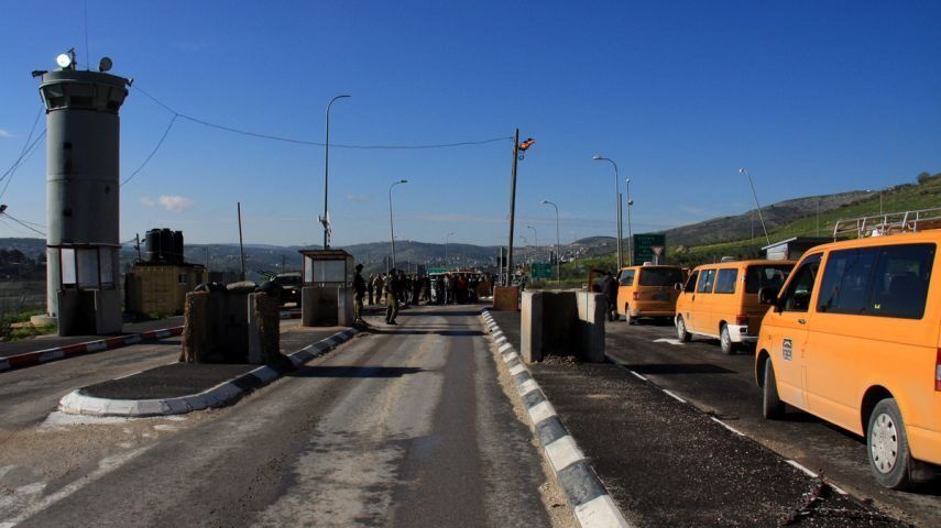 الاحتلال يغلق الحواجز المحيطة بنابلس