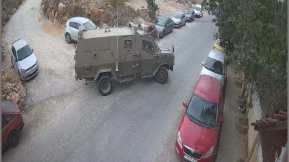 قوات الاحتلال تقتحم منزل عائلة الشهيد ابراهيم النابلسي وتعتقل شقيقه