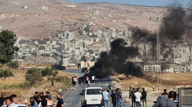 حوالي 30 مصابًا في اعتداءات المستوطنين وجيش الاحتلال في نابلس