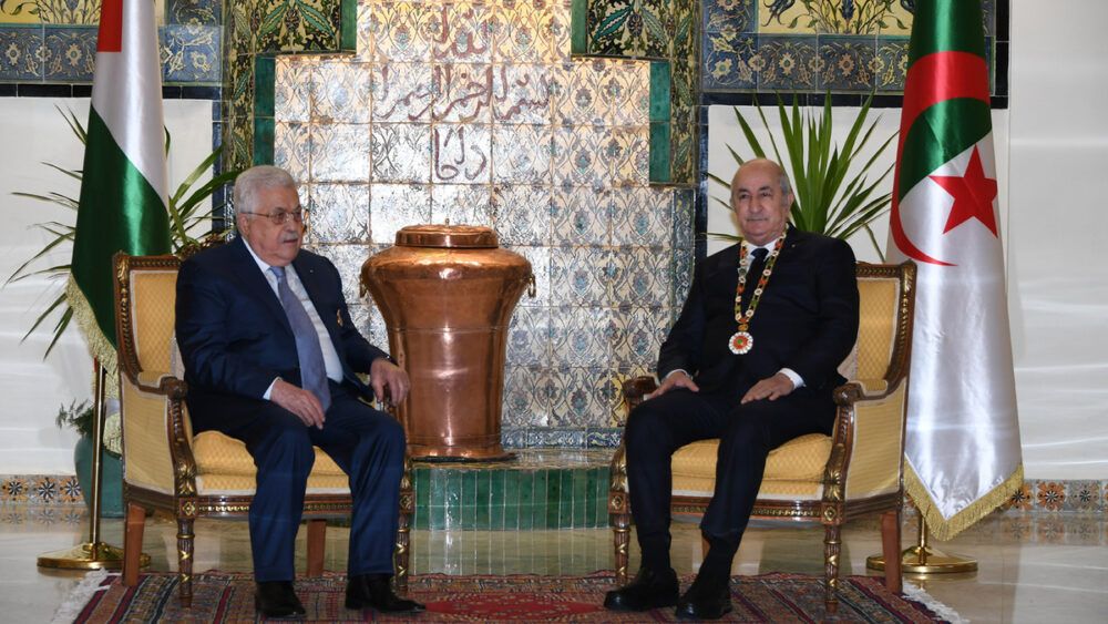 "ملف المصالحة" يعود للواجهة مرة أخرى في ظل جهود جزائرية لإنهاء الانقسام الفلسطيني