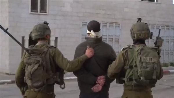 الاحتلال يعتقل 22 مواطنا من الضفة